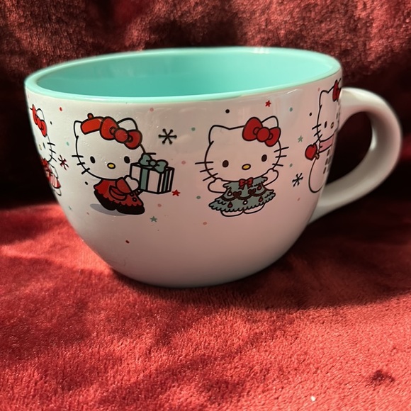 New Hello Kitty Christmas Mug - Picture 2 of 3
